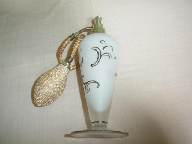 非売品'50年代◆資生堂 白ガラスに銀唐草象嵌 ポンプ布部分は絹 アトマイザー