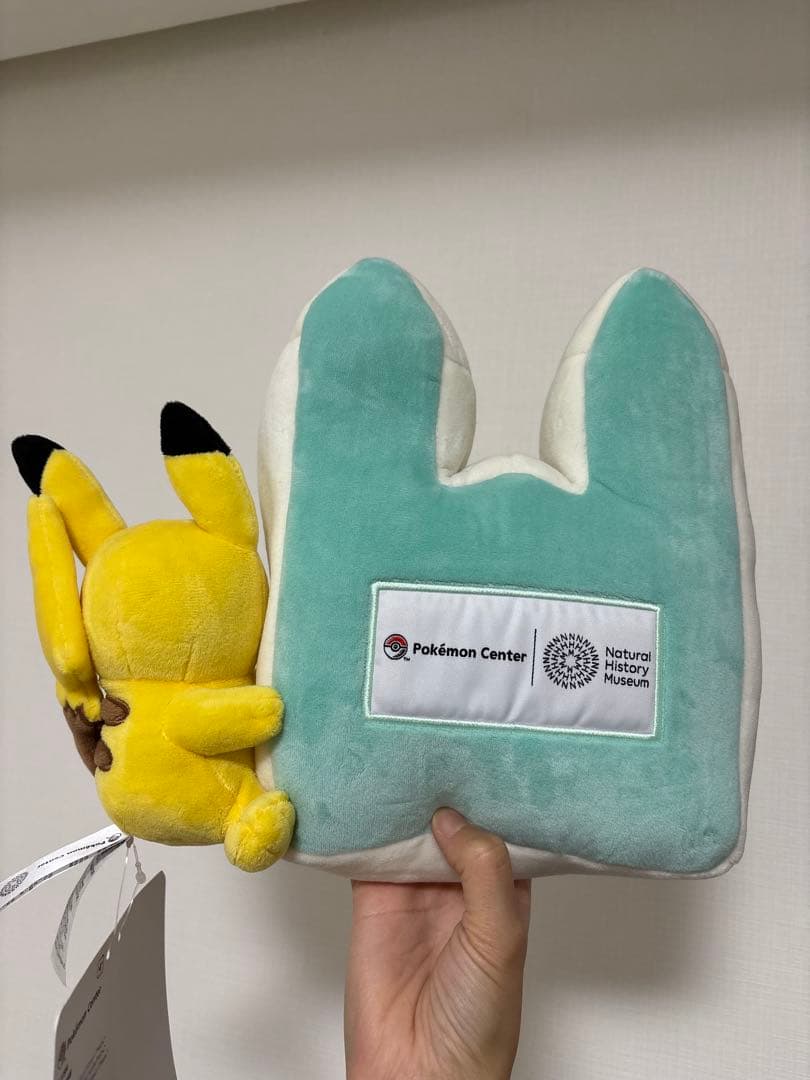 ロンドン 自然史博物館 ポケモン ピカチュウぬいぐるみ - メルカリ