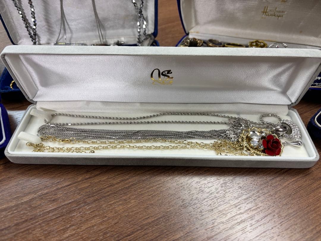 遺品整理 アクセサリー まとめ - メルカリ