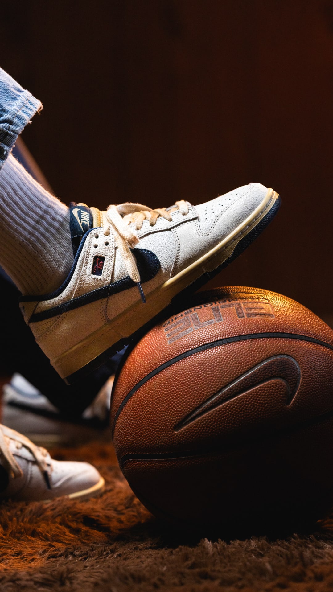 NIKE公式】Dunk Low x Stranger Things Editorial. Nike SNKRS