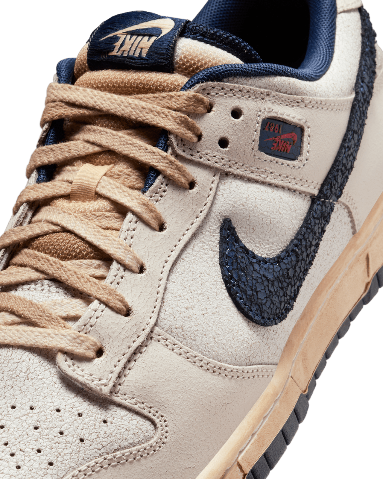 NIKE公式】Dunk Low x Stranger Things 'Phantom and Midnight Navy