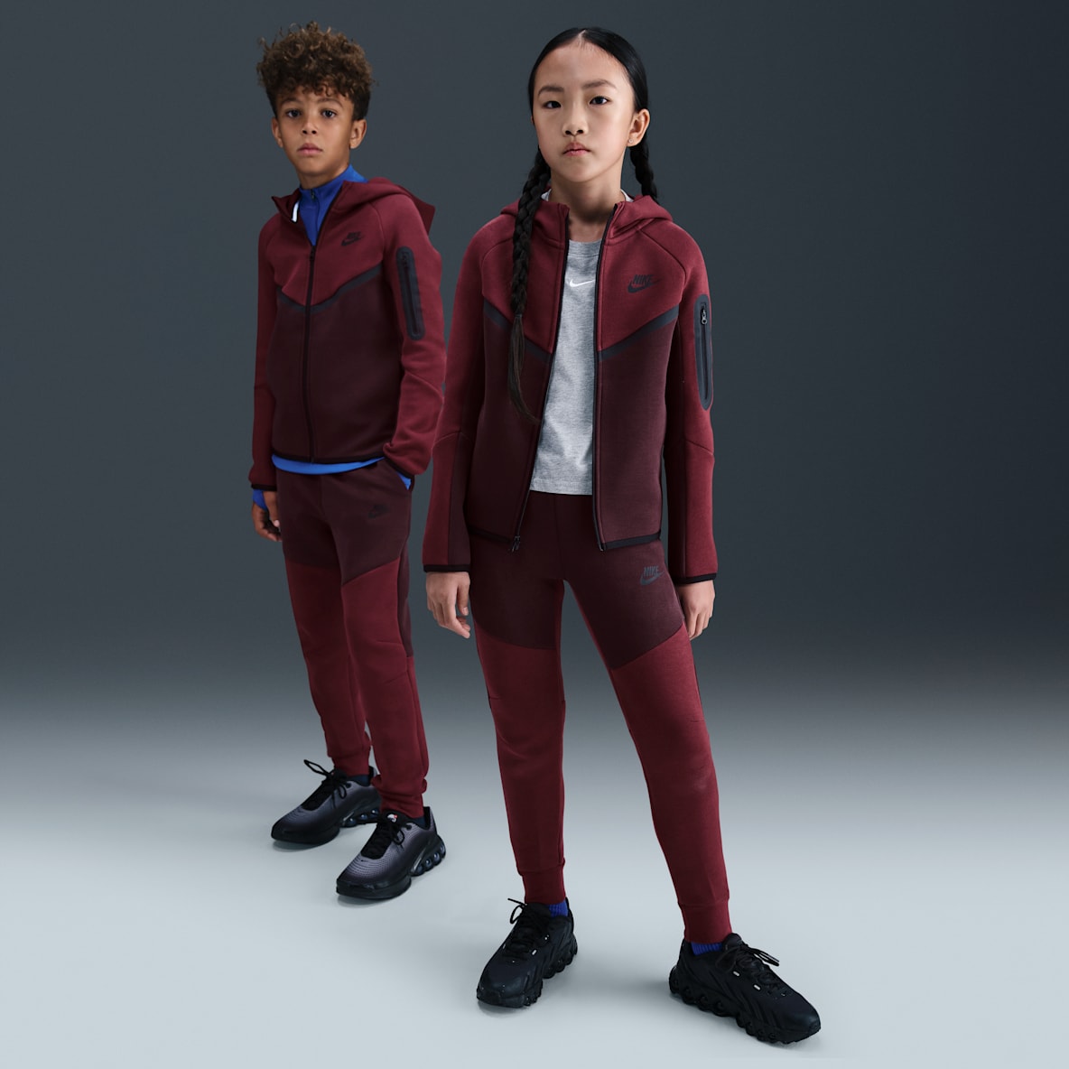 NIKE公式】 レッド テックフリース アパレル【ナイキ公式通販】