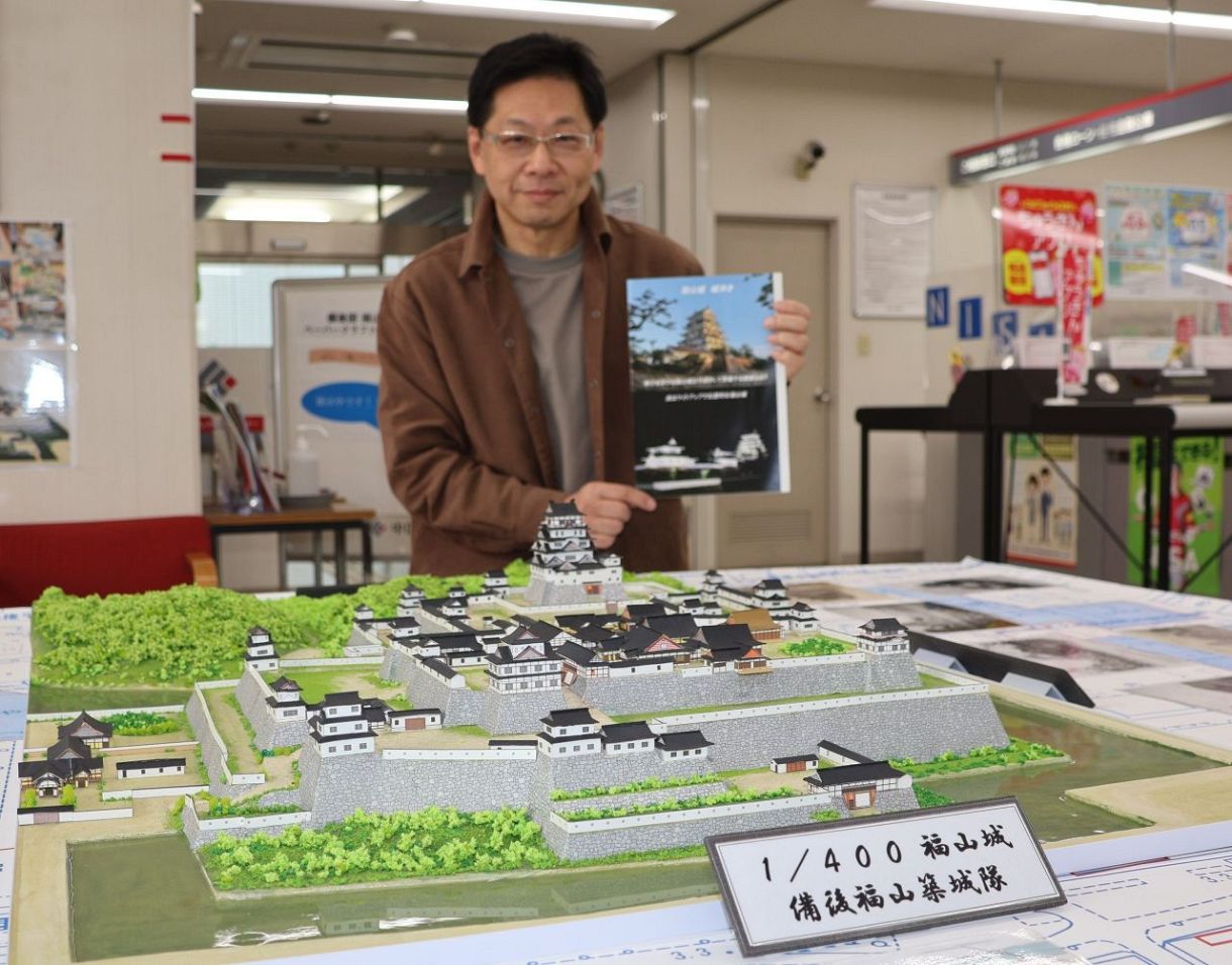 築城時の福山城ペーパークラフトに 市民グループが400分の1
