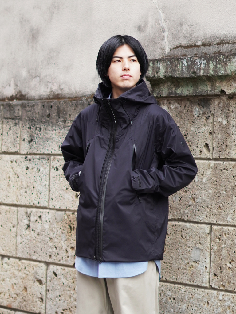 水沢ダウンだけじゃないデサントオルテラインの高機能シェルジャケット