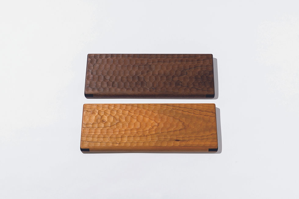 HHKB Studio専用 亀甲名栗木製パームレスト | 松葉製作所