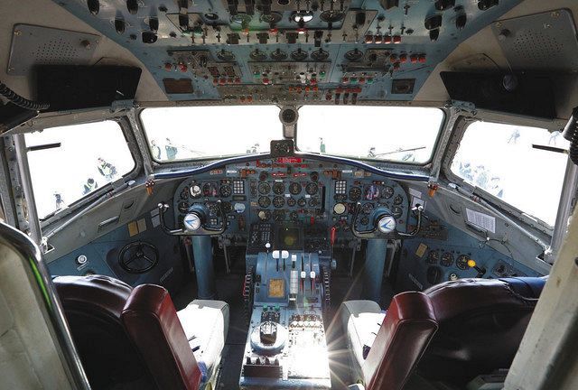 YS11開発時のエンジン搭載機が引退へ 前回東京五輪で聖火運搬の機体と