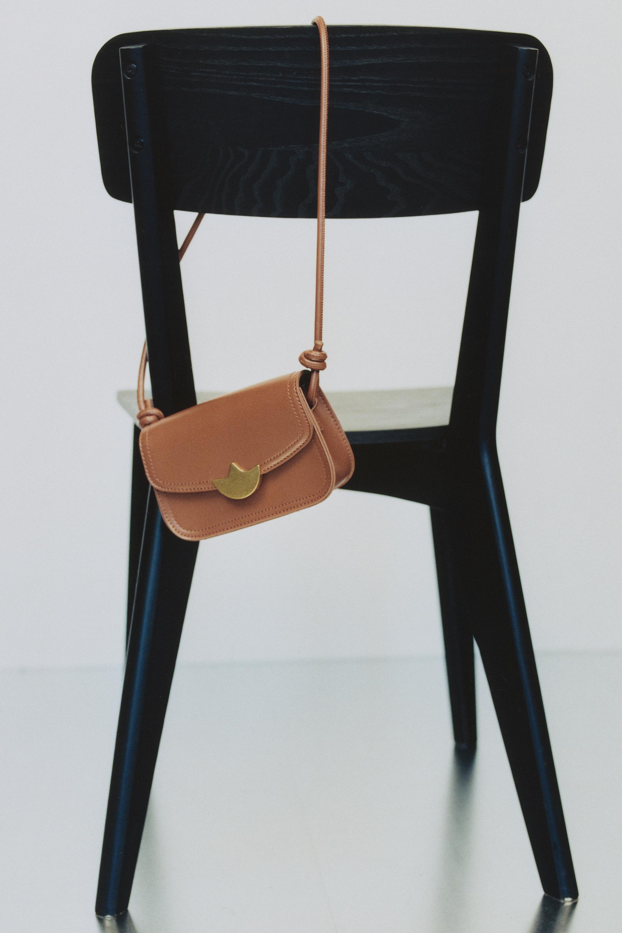 チューリップディテール クロスボディバッグ - ブラウン | ZARA Japan
