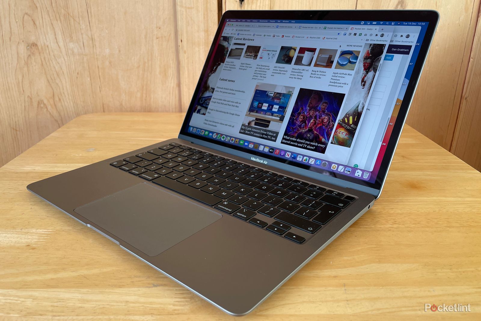 155111-laptops-review-apple-