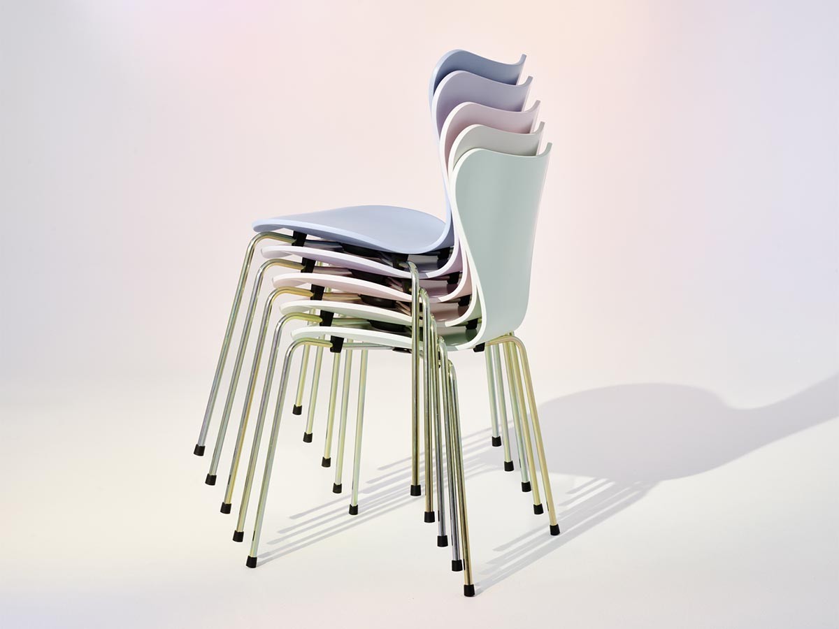FRITZ HANSEN Right Now Delivery SERIES 7 7:14 AM COLOUR EDITION