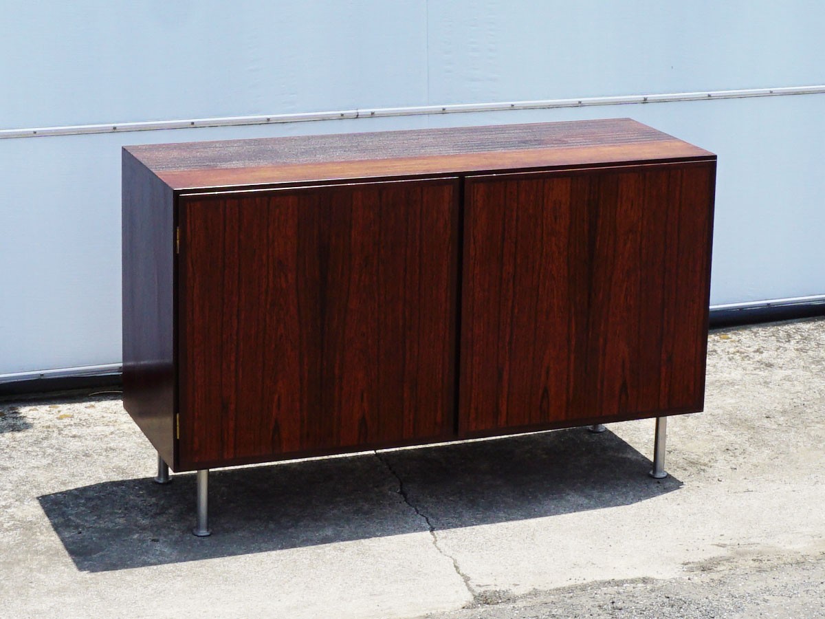 RE : Store Fixture UNITED ARROWS LTD. Omann Jun 