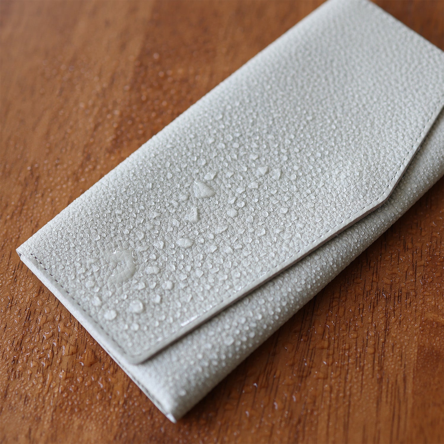 水濡れや傷に強くなった！最小を目指した長財布「il modo concept