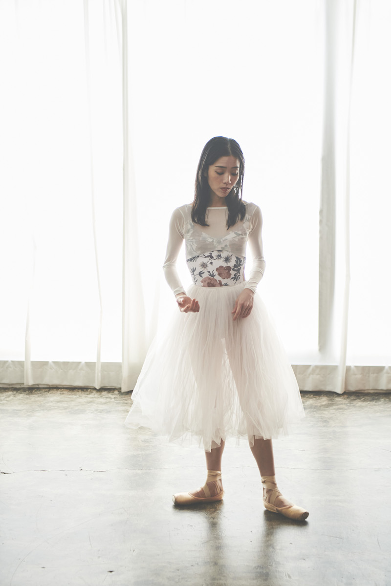 stina / type L long ribbon / old flower white