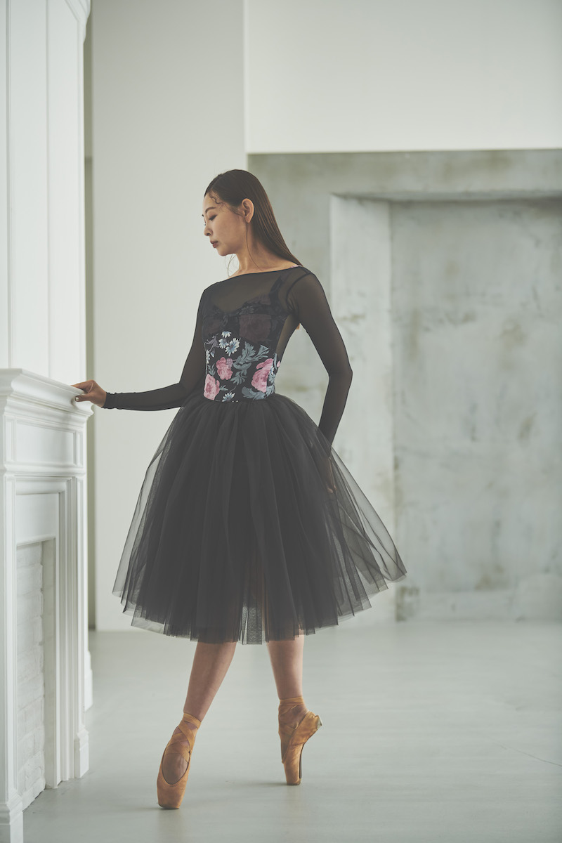 stina / type L long ribbon / old flower black