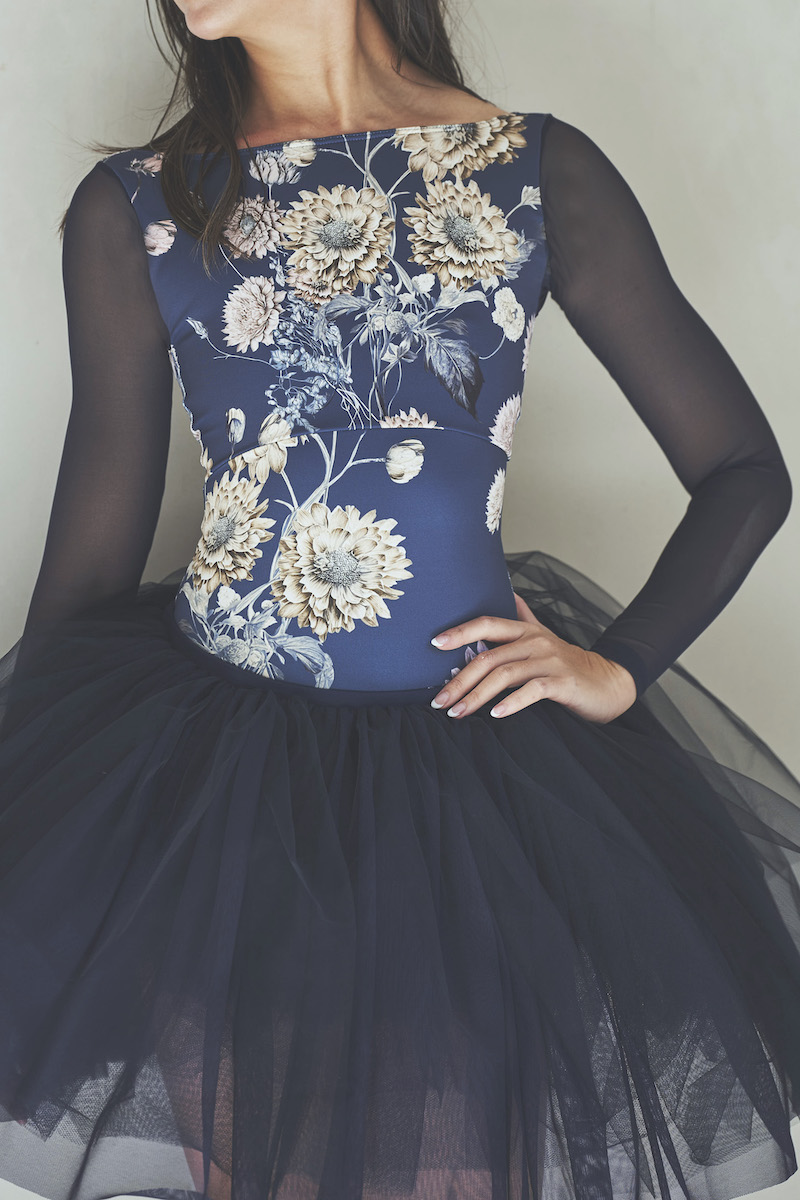 stina / type O square / Dahlia imperialis navy