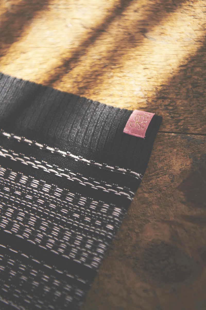stina / tweed leg warmer / black