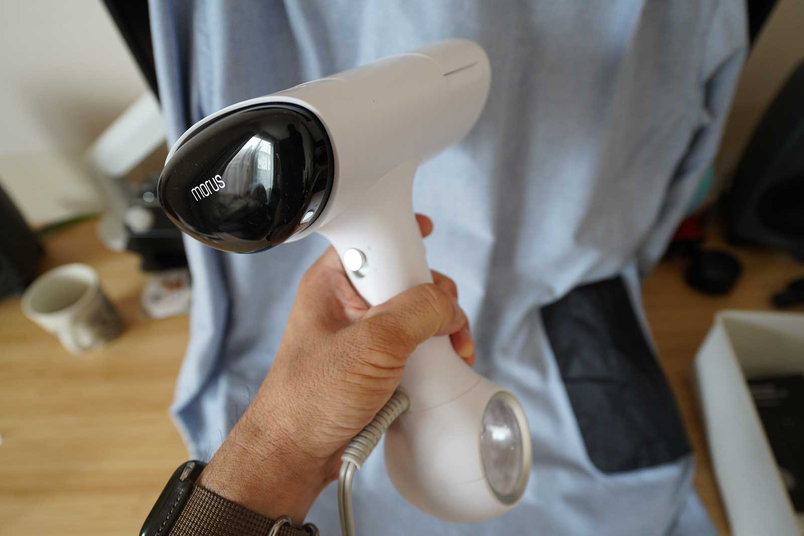 Morus V6レビュー｜吸着式スチーマーでもうアイロンは要らない