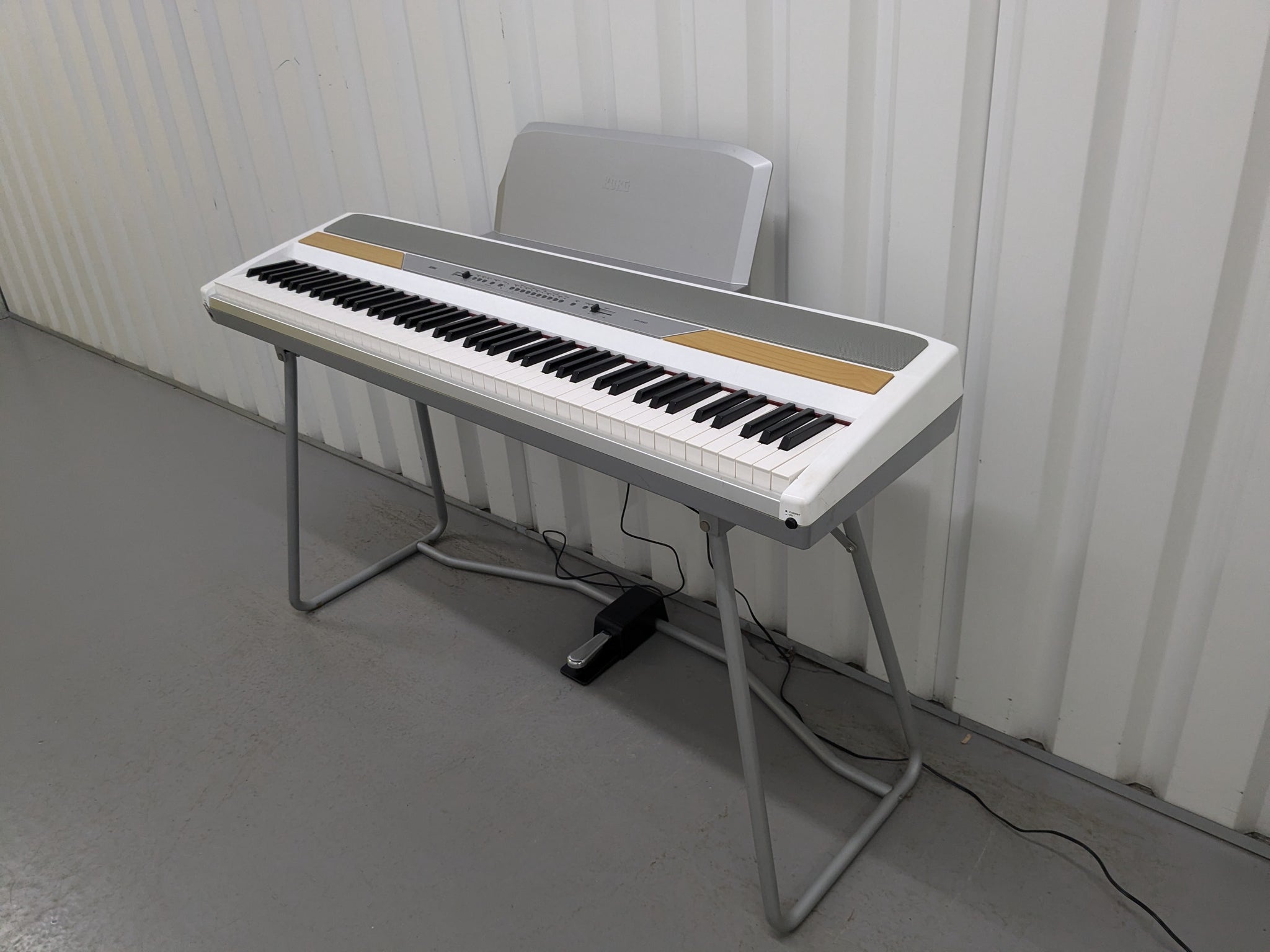 KORG SP-250 88 Key professional Piano with stand and sustain pedal