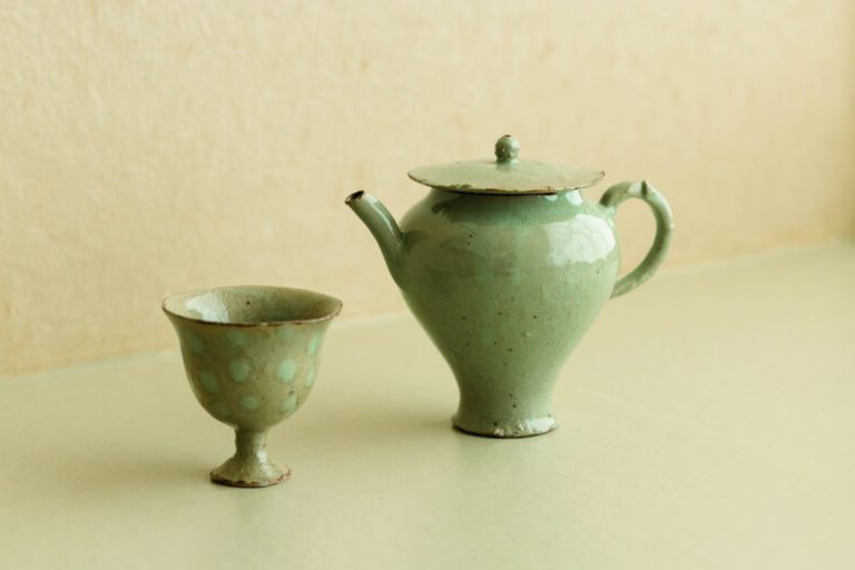 アーティスティックな器！チョジャンヒョンさんの高麗青磁の茶器をご